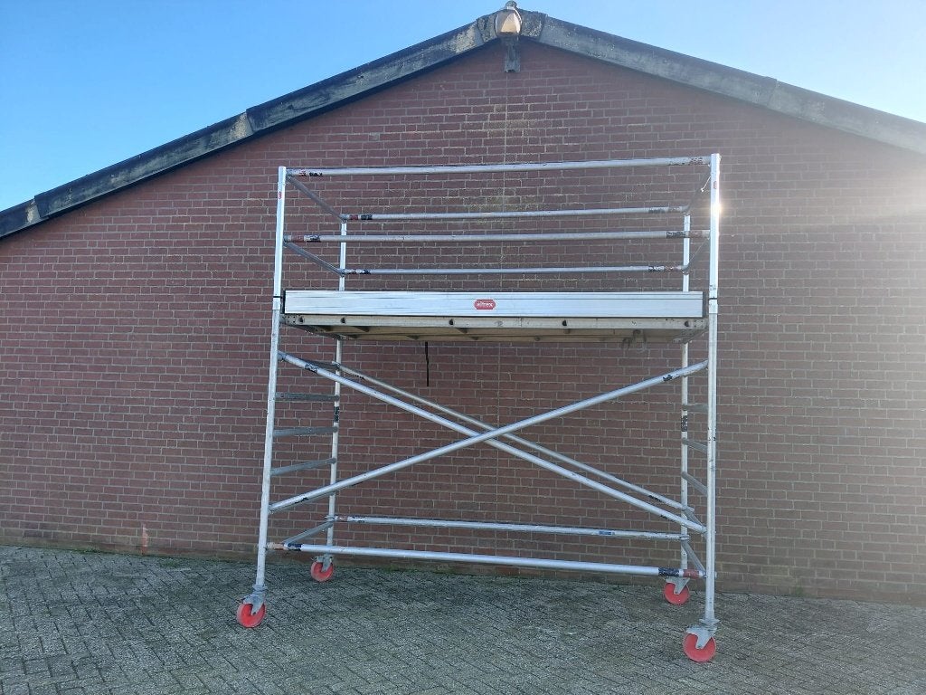 TE HUUR: Altrex rolsteiger 4,2m werkhoogte (incl. bezorging), Ophalen of Verzenden, Zo goed als nieuw, Rolsteiger of Kamersteiger