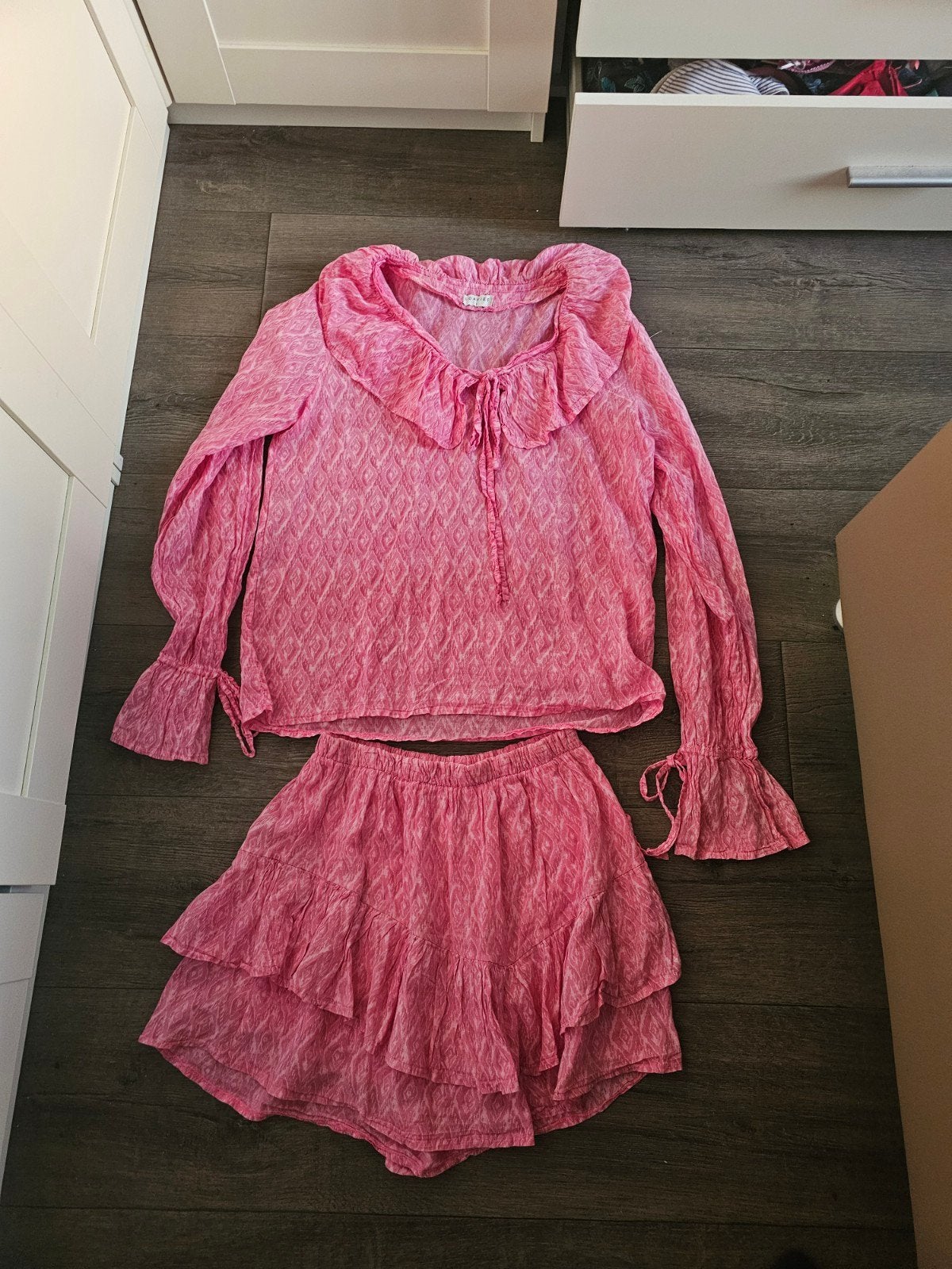 mooie rok en blouse v loavies maat s samen v maar 7,50, Kleding | Dames, Rokken, Ophalen of Verzenden, Zo goed als nieuw, Zwart
