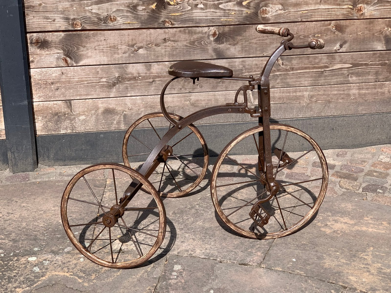Antieke driewieler uit 1900. Volledig gerestaureerd., Fietsen en Brommers, Ophalen
