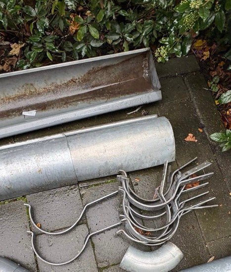 2x Zinken dakgoot 380 cm en set met ophang bugels, Ophalen, Gebruikt, 4 tot 6 meter, Zink