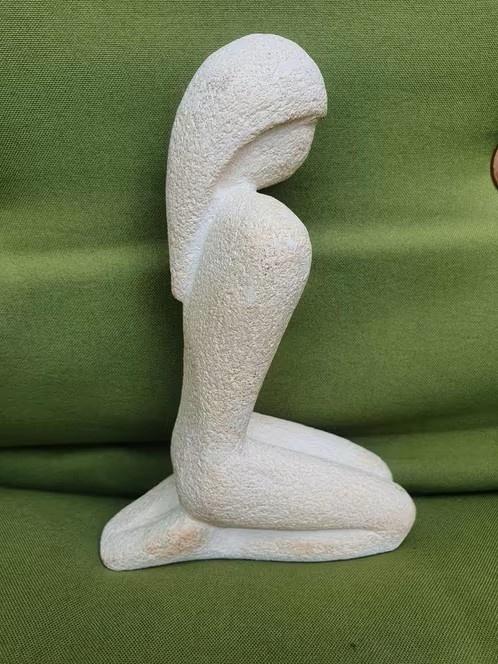 Beeldje vrouw zandsteen abstract weergegeven, Ophalen