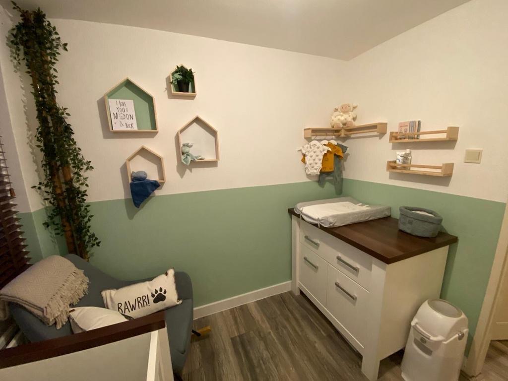 Complete Kinderkamer: Kast, Commode, Ledikant & Schommelstoe, Kinderen en Baby's, Kinderkamer | Complete kinderkamers, Ophalen