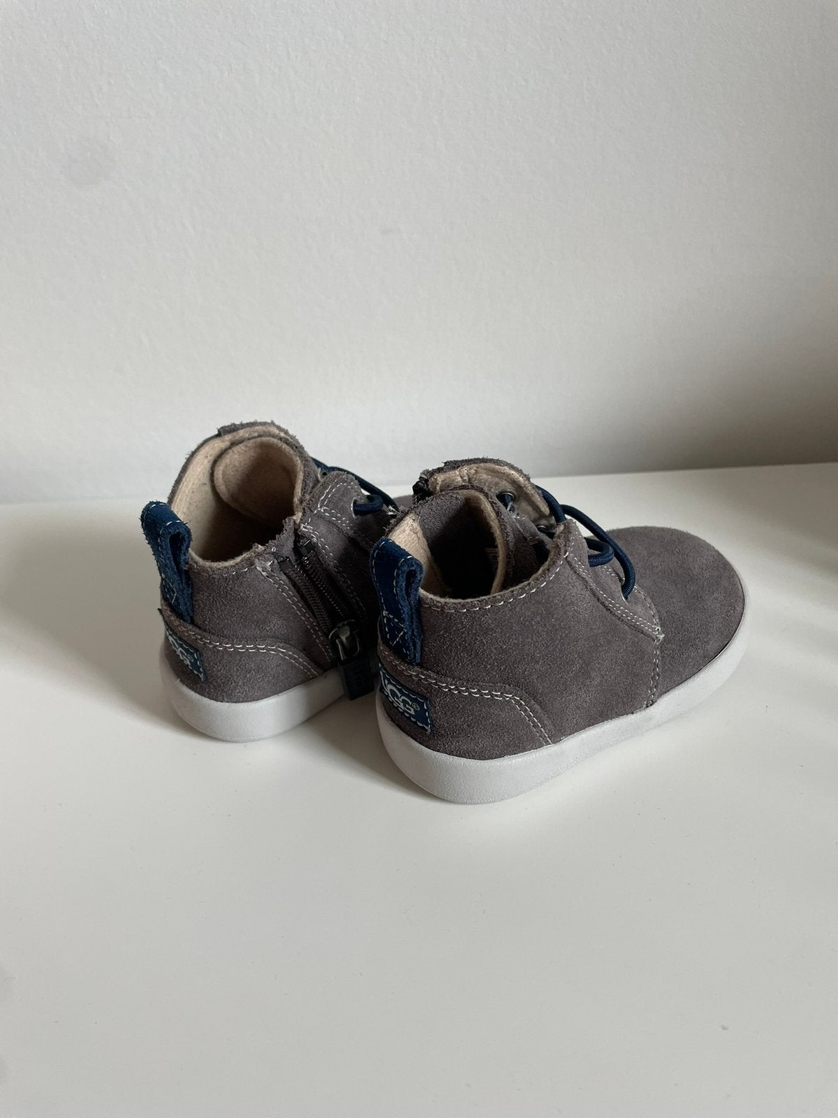 UGG schoentjes maat 18, Ophalen of Verzenden, Zo goed als nieuw, Jongetje, Schoentjes