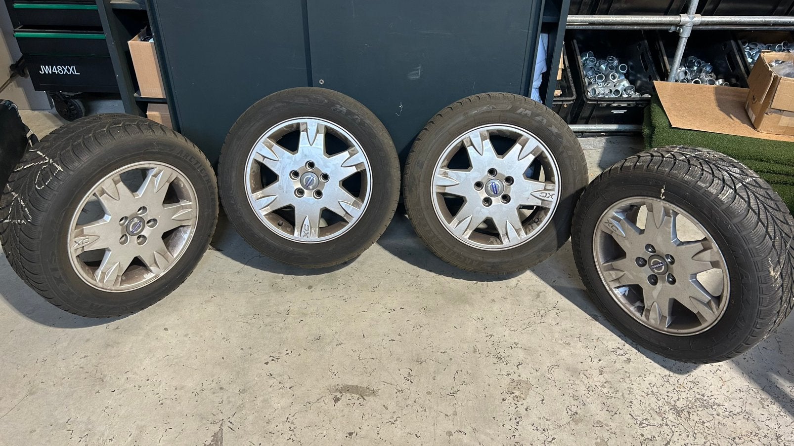 Volvo velgen + winterbanden, Ophalen, Gebruikt