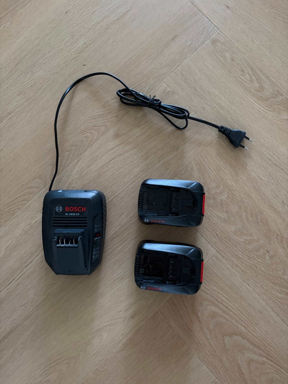 Bosch AL 1830 CV Oplader met 2x 4.0 Ah Accu's, Ophalen of Verzenden, Gebruikt