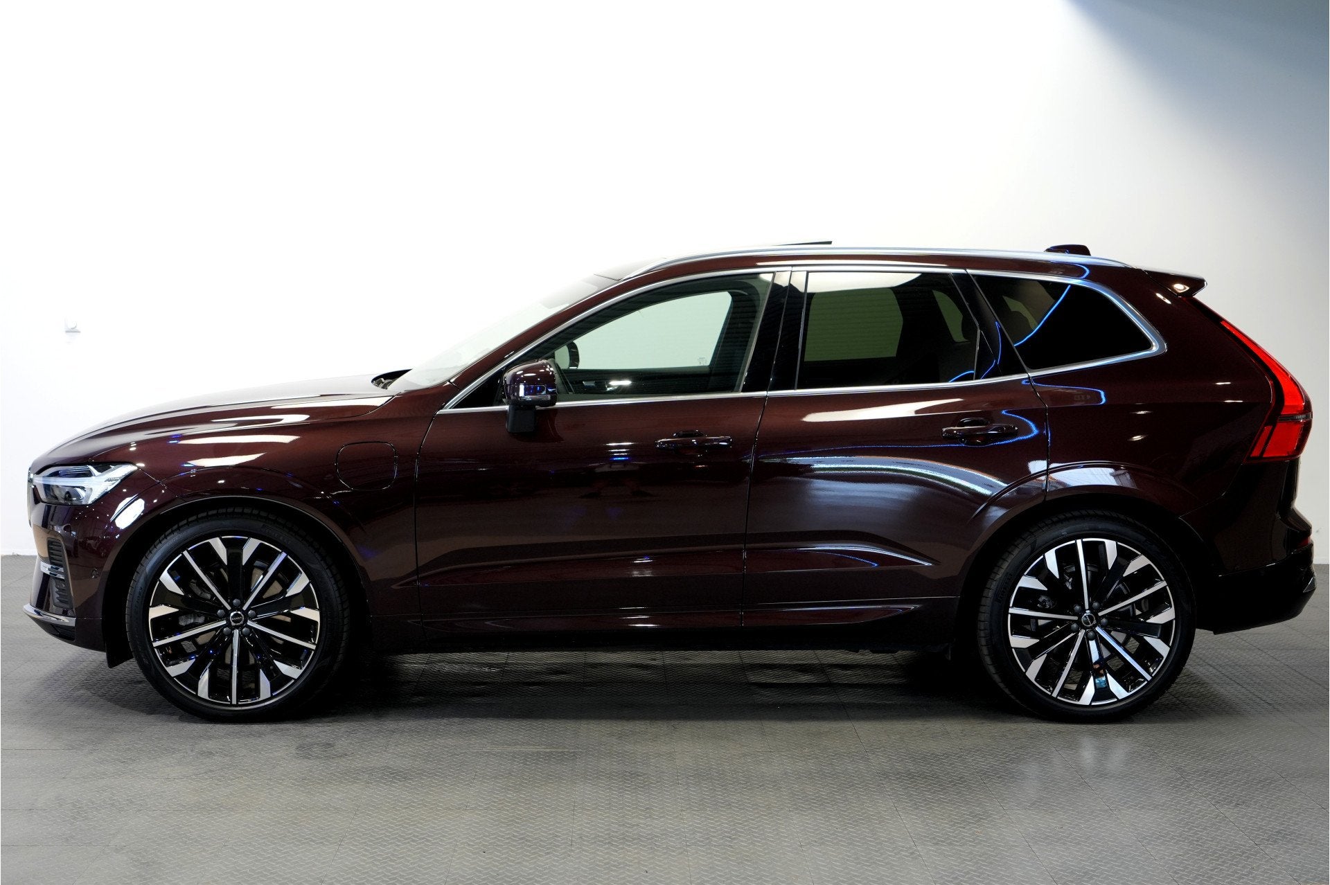 Volvo XC60 2.0 T8 AWD 335kW/456pk Aut8 Recharge Ultra Bright, Automaat, Gebruikt, Euro 6, 4 cilinders