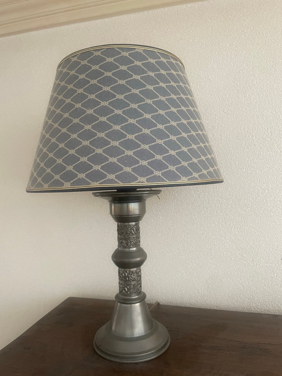 Decoratieve Tinnen Tafellamp met Stoffen Kap, Antiek en Kunst, Antiek | Lampen, Ophalen