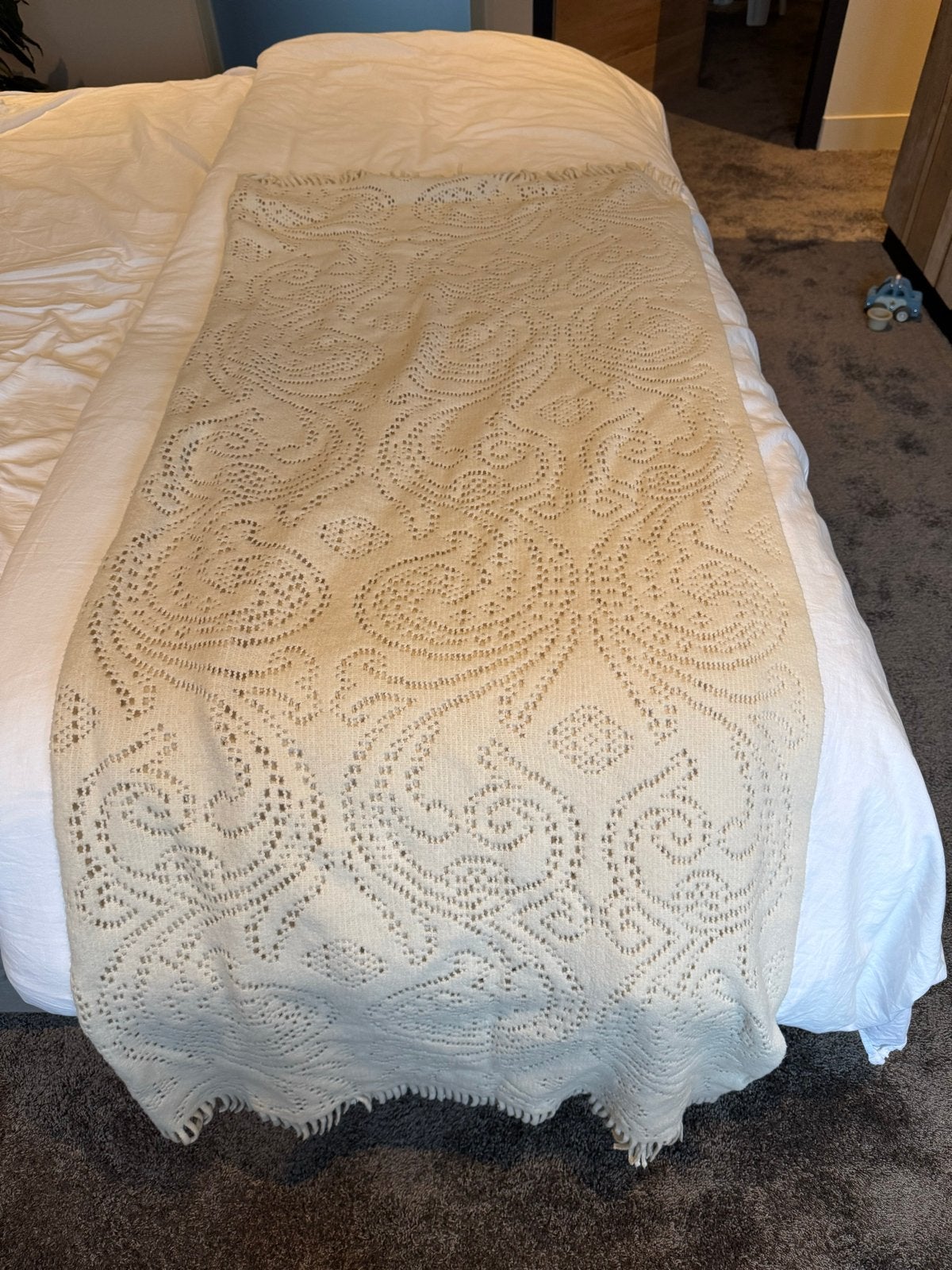 Crèmekleurige gebreide sprei/plaid met franjes, Ophalen of Verzenden, Zo goed als nieuw
