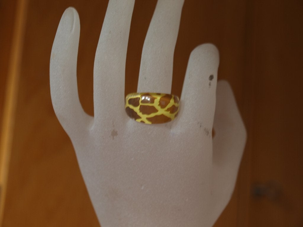 Unieke Giraffe Print Ring, Sieraden, Tassen en Uiterlijk, Kunststof, Bruin, Nieuw, Ophalen of Verzenden