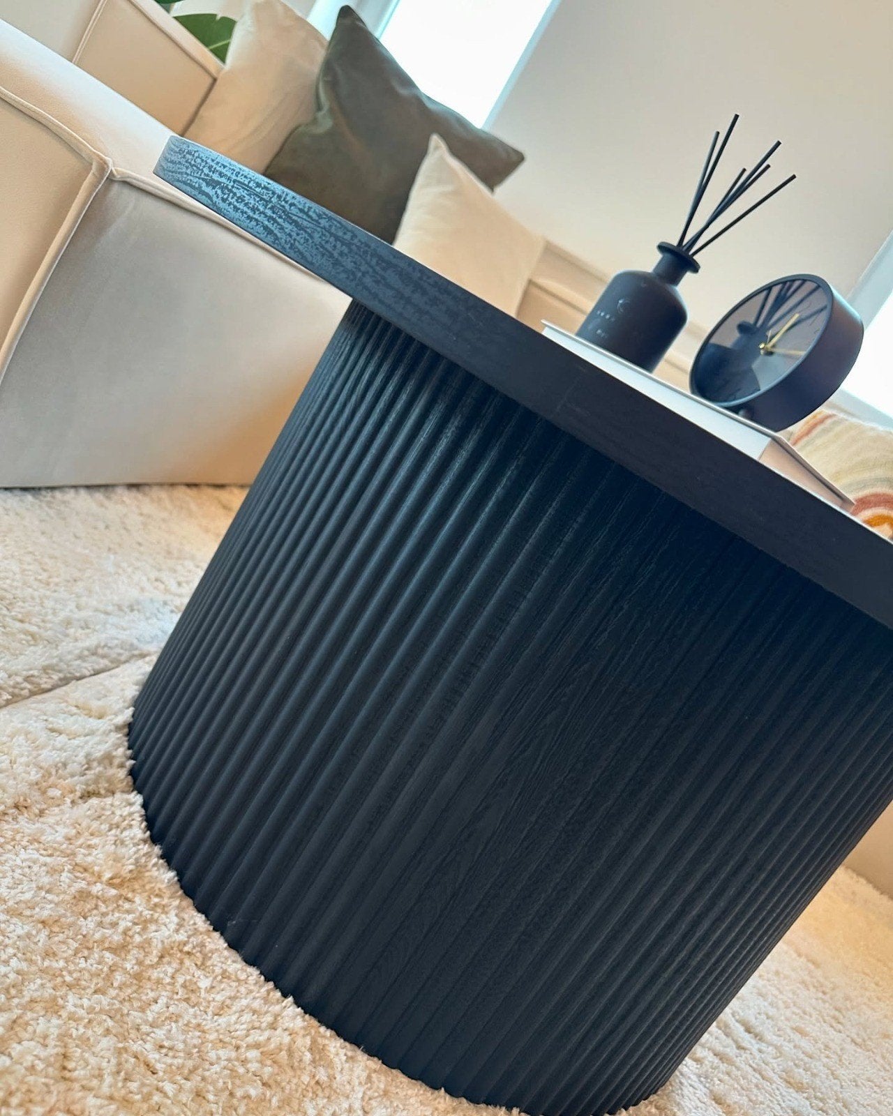 Foto 4 van Moderne ronde salontafel - Zwart of Walnoot, Nieuw in doos