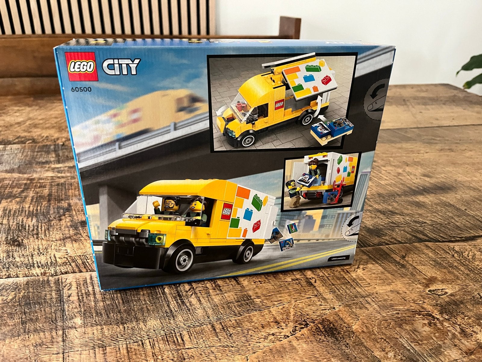 LEGO City 60500 The LEGO Van - Nieuw in doos