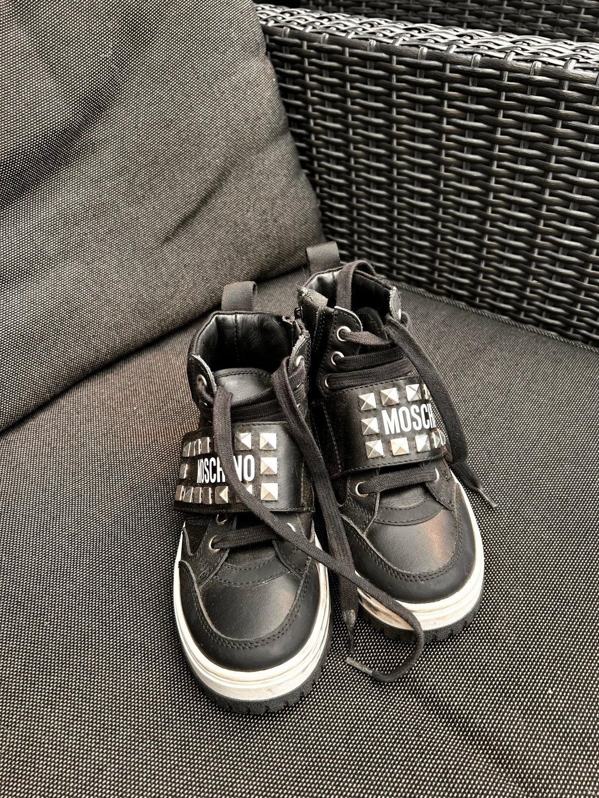 Moschino Teen hoge sneakers met studs - Zwart, Ophalen, Gebruikt, Jongen of Meisje, Schoenen