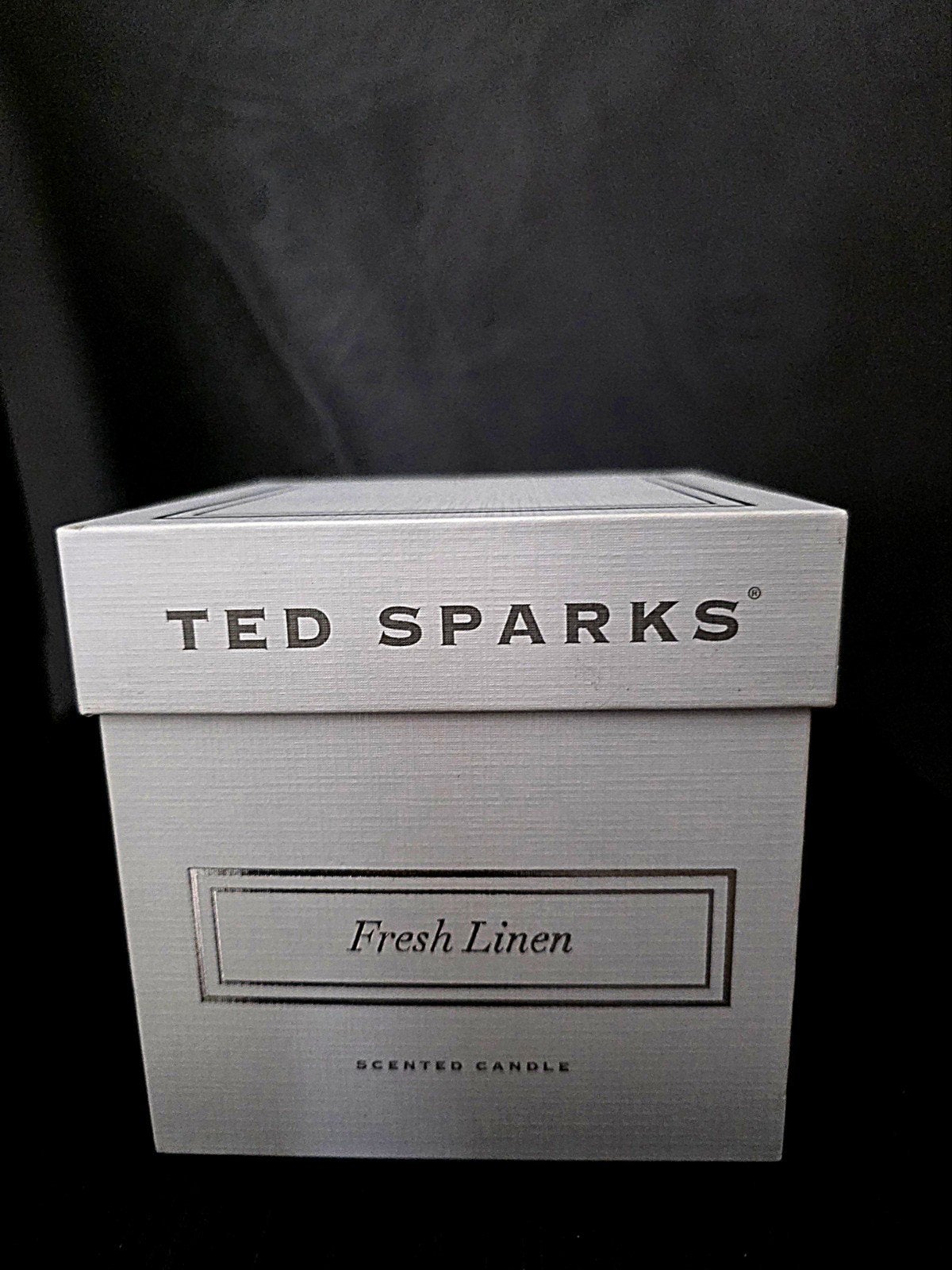 Nieuwe geurkaars in cadeauverpakking: Ted Sparks Freh Linen, Overige materialen, Wit, Nieuw, Ophalen of Verzenden