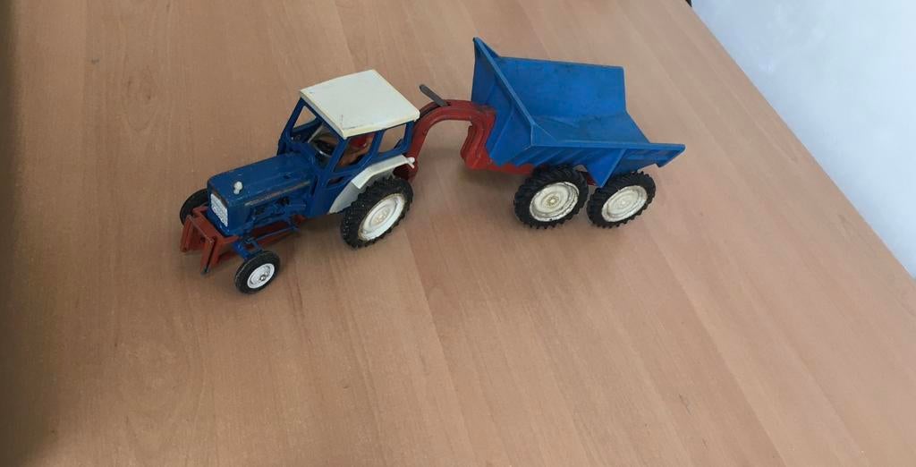 Britains Ford 5000 tractor + rear dump trailer, Hobby en Vrije tijd, Modelauto's | 1:32, Verzenden, Gebruikt, Tractor of Landbouw