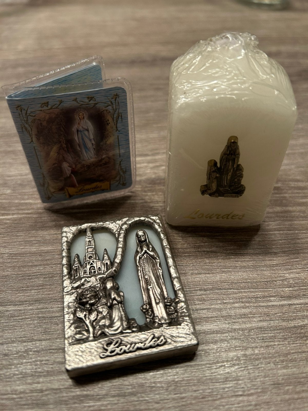 Lourdes / kaars / bedeltje & magneet, Ophalen of Verzenden, Zo goed als nieuw