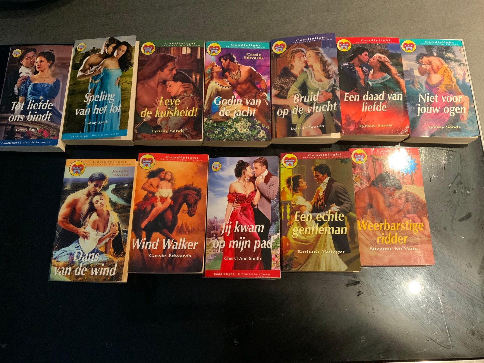 12x Historische romans / Candlelight romans, Ophalen of Verzenden, Gelezen