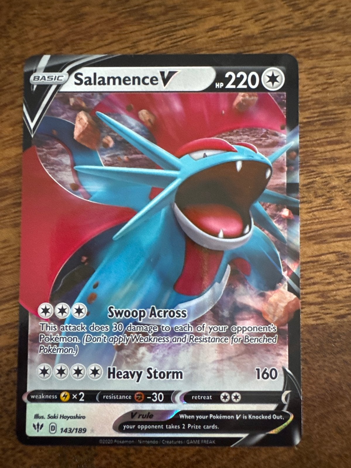 Salamence V Pokémon kaart 143/189, Ophalen of Verzenden, Zo goed als nieuw, Losse kaart