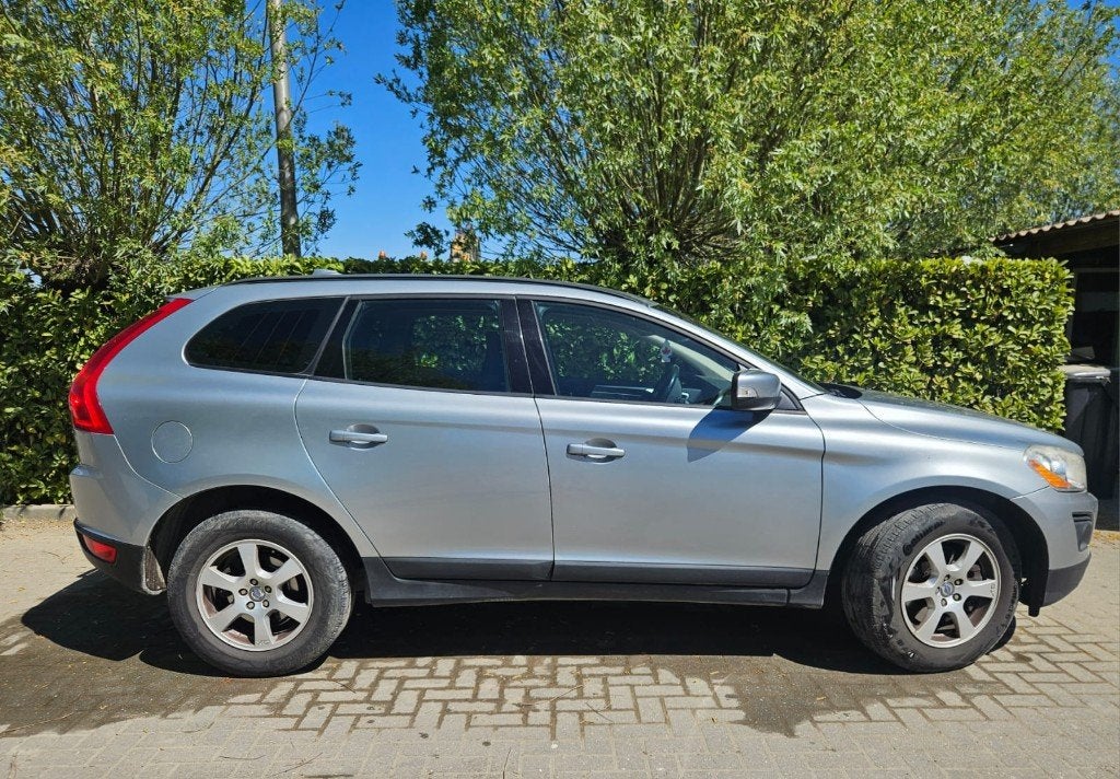 Volvo XC60 2.4 D AWD 2010 Grijs, Auto's, 13 km/l, 1698 kg, 197 €/maand, 163 pk