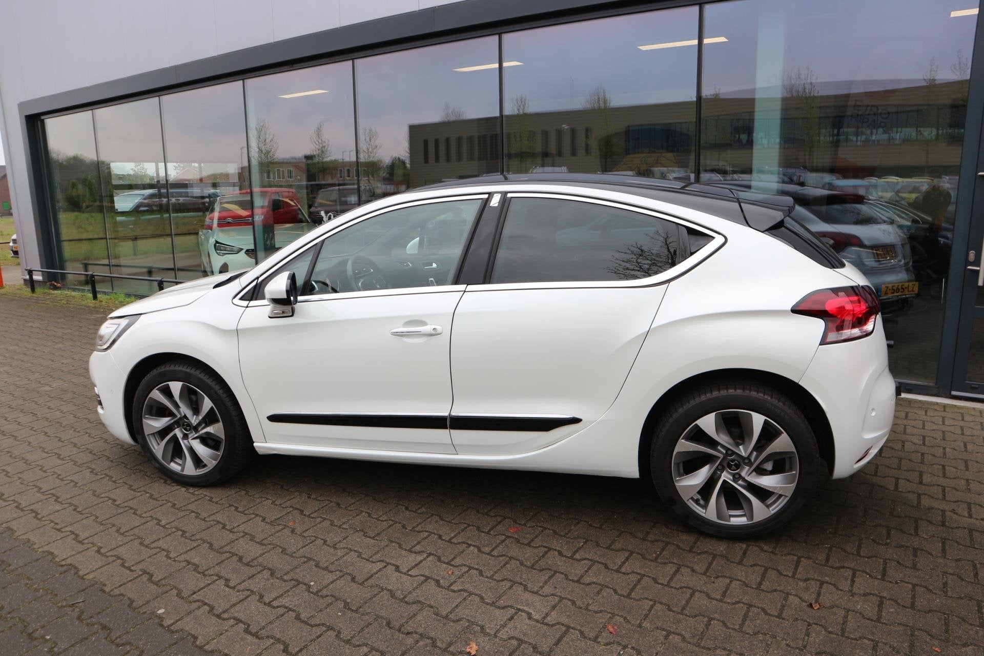 DS 4 1.6 165PK AUTOMAAT Performance Line NAVI CAMERA KEYLESS, Auto's, Gebruikt, 4 cilinders, 1650 kg, Wit