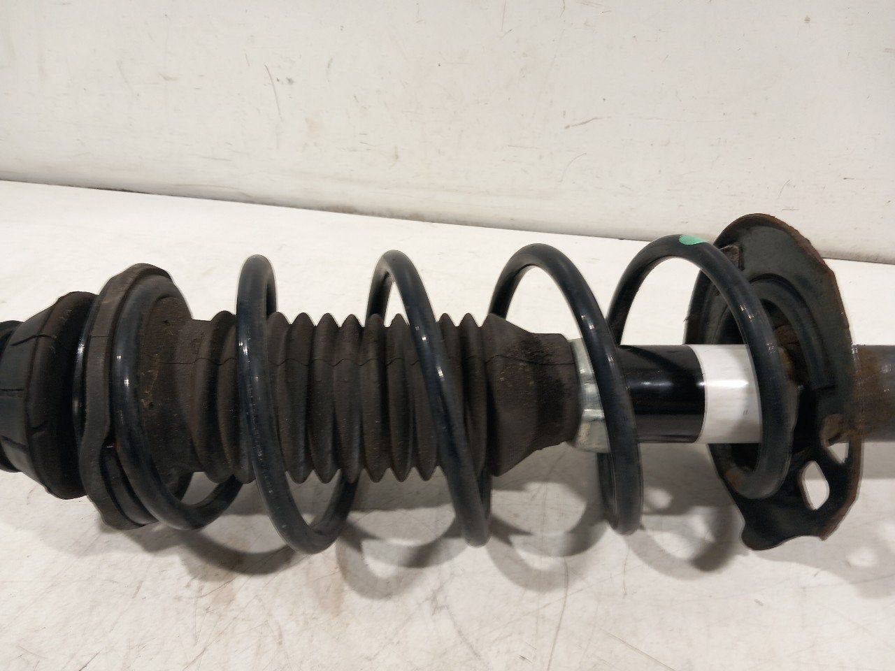Veerpoot links voor Toyota Aygo, Onderdelen@venauto.nl, Van der Ven Autorecycling B.V., Gebruikt, Ettenseweg 76, 4706 PB Roosendaal, The Netherlands