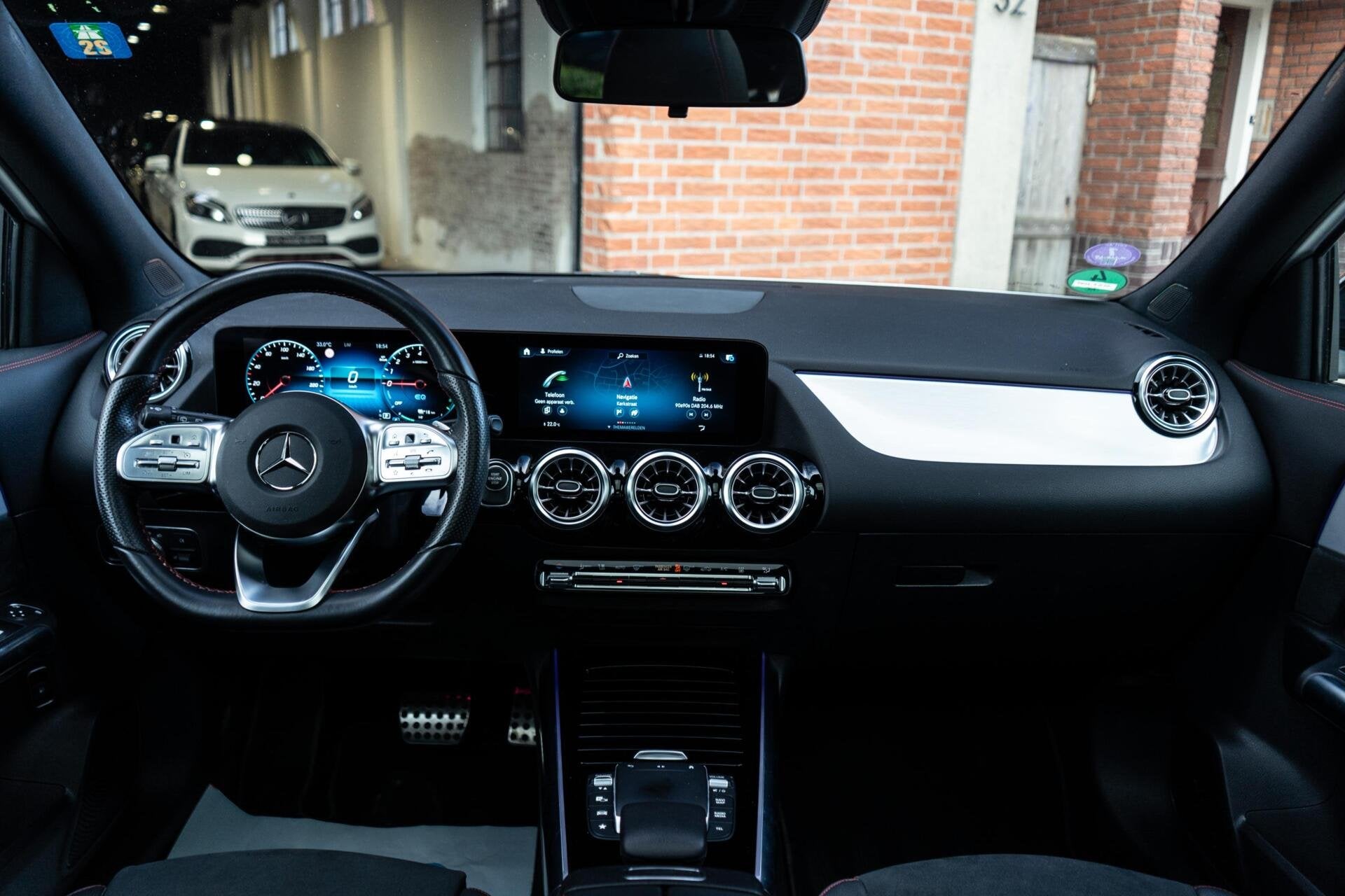 Mercedes GLA-klasse 250 e AMG Line Pano / Camera / Trekhaak, 77 km/l, Gebruikt, Zwart, Alcantara