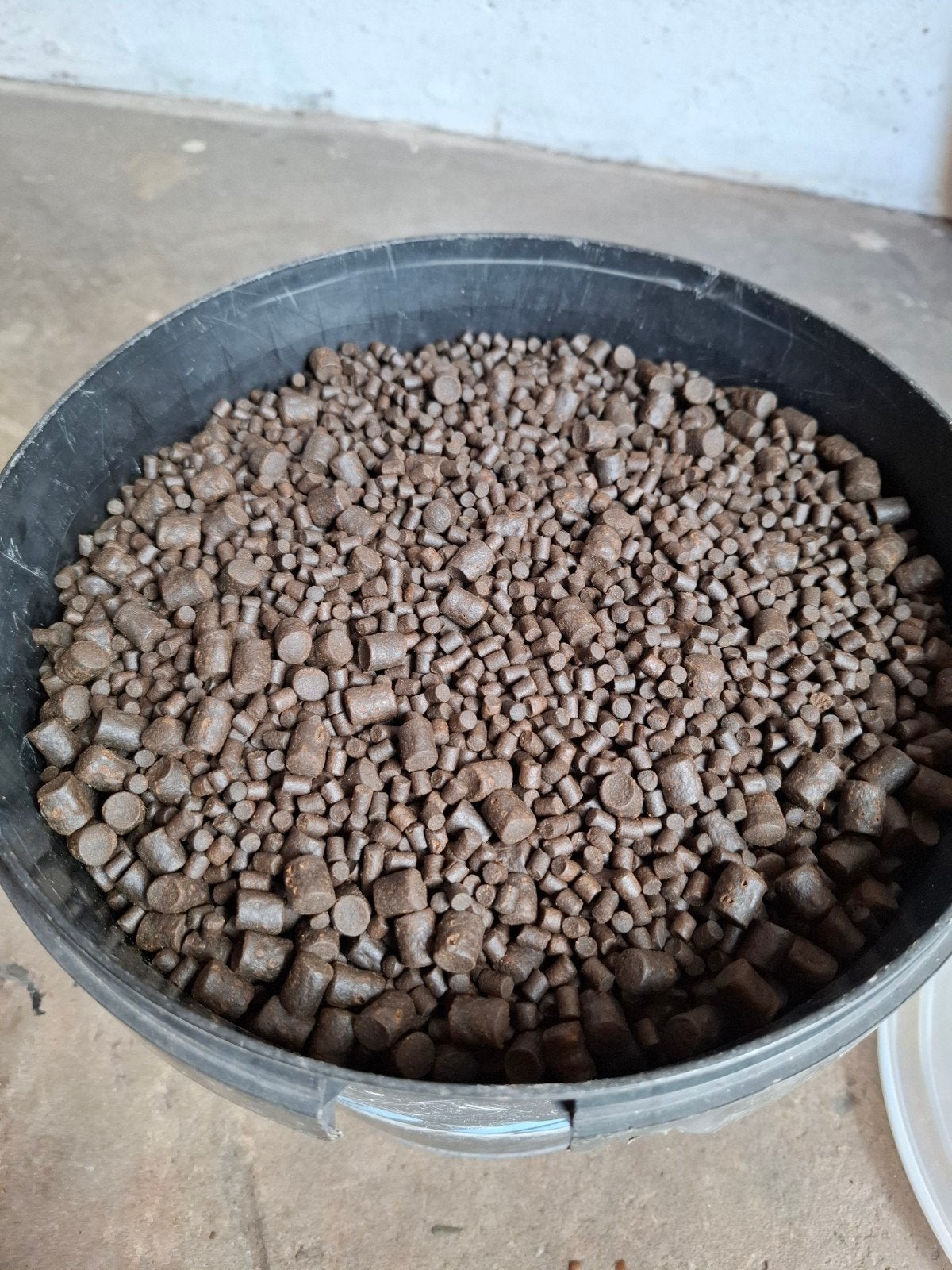 Emmer met 8 kilo pellets te koop!, Ophalen of Verzenden, Nieuw, Overige typen