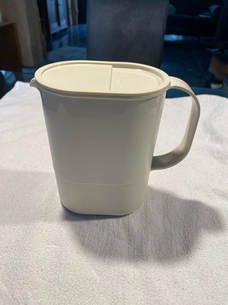 Tupperware kan met deksel, Ophalen of Verzenden, Gebruikt, Crème, Beker of Kan
