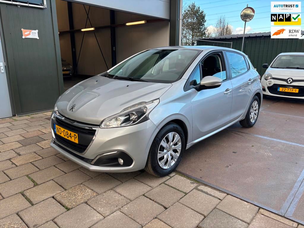 Peugeot 208 1.2 Blue Lion Airco Cruise Navi Nw Distributie, Voorwielaandrijving, Gebruikt, 1199 cc, 82 pk