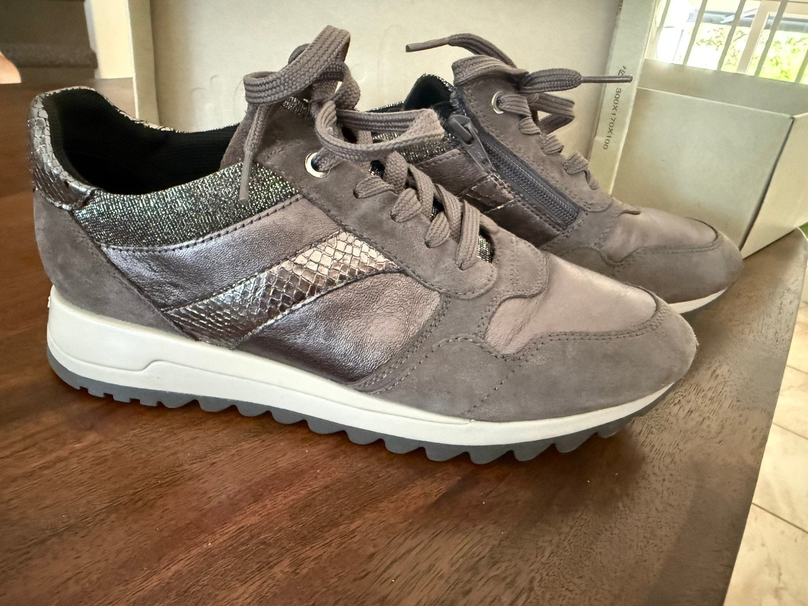 GEOX Sneakers, Ophalen of Verzenden, Zo goed als nieuw, Grijs, Sneakers of Gympen