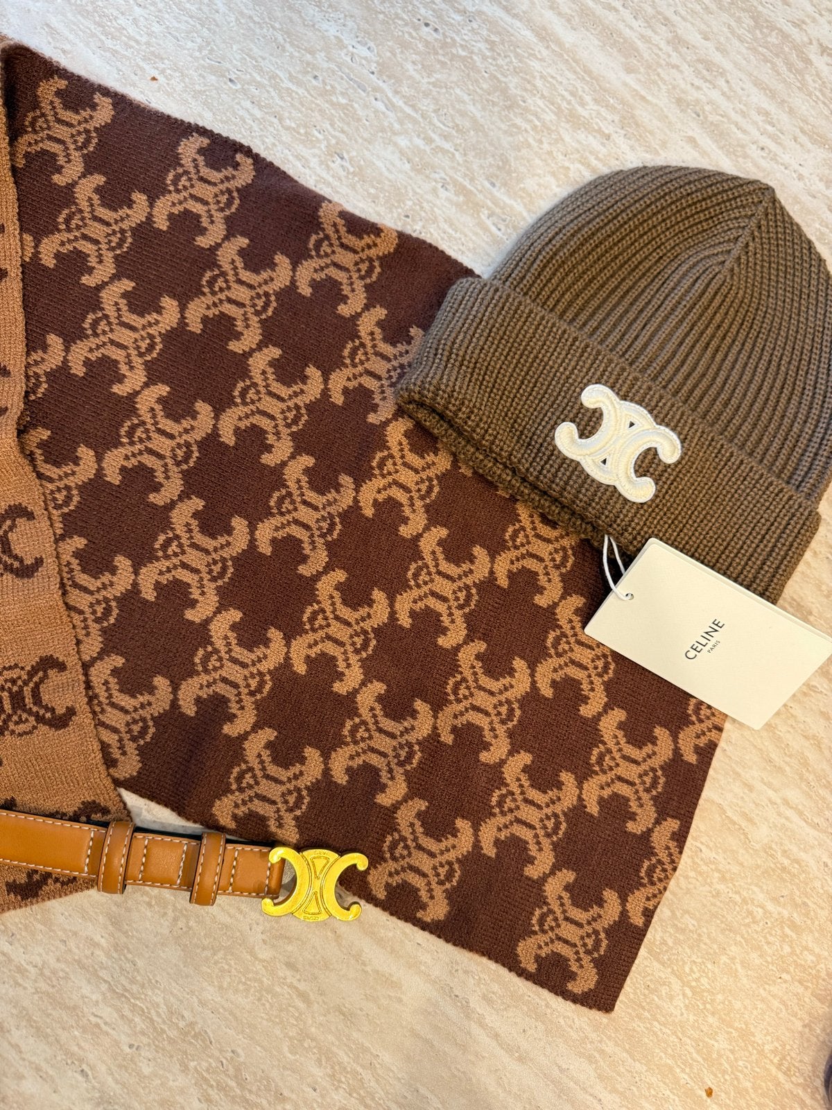 Celine muts, sjaal en riem set in bruin, Kleding | Dames, Ophalen of Verzenden, Nieuw, Muts