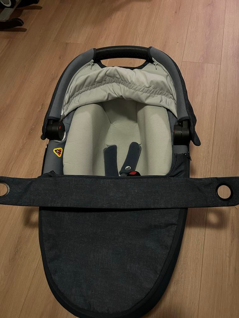 Maxi-Cosi Jade reiswieg - Zo goed als nieuw, Kinderen en Baby's, Autostoeltjes, 0 t/m 10 kg, Autogordel of Isofix, Slaapstand