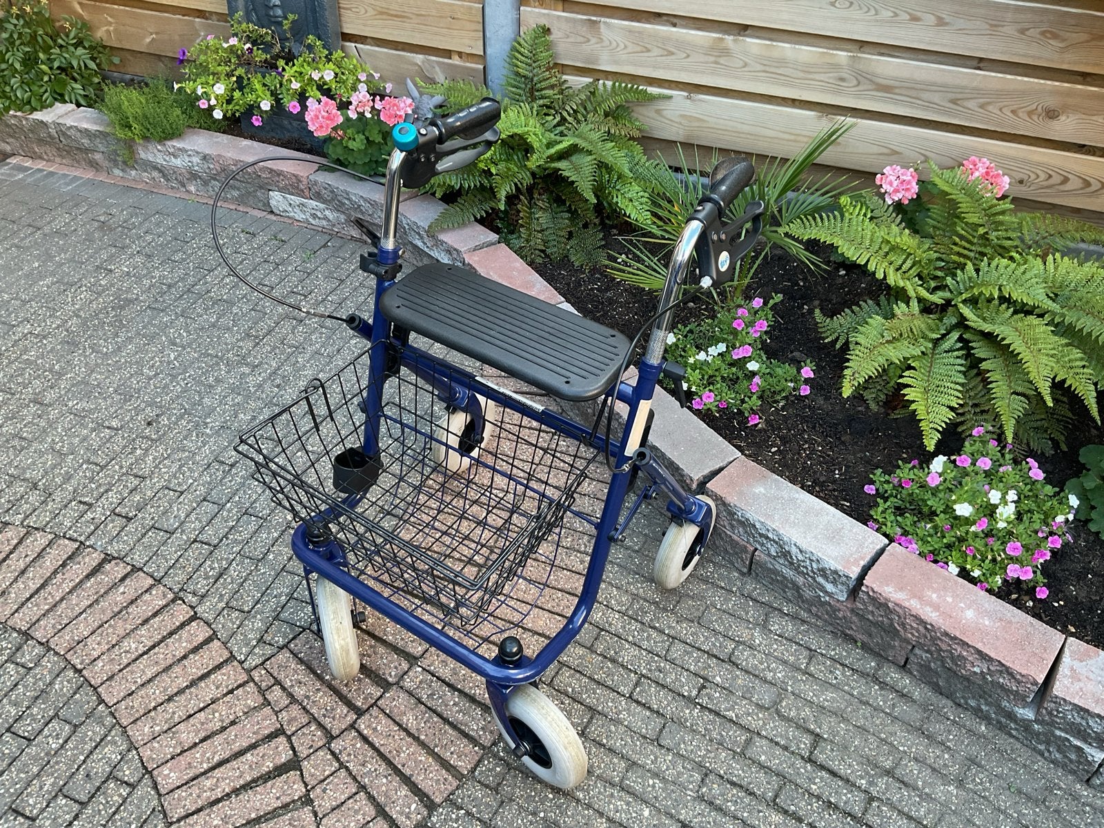 Rollator inklabaar met mandje, Ophalen