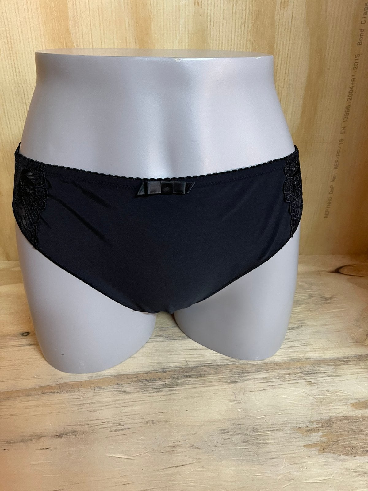 Dacapo string Maat 44 - 46  Model chanson, Verzenden, Zwart, String