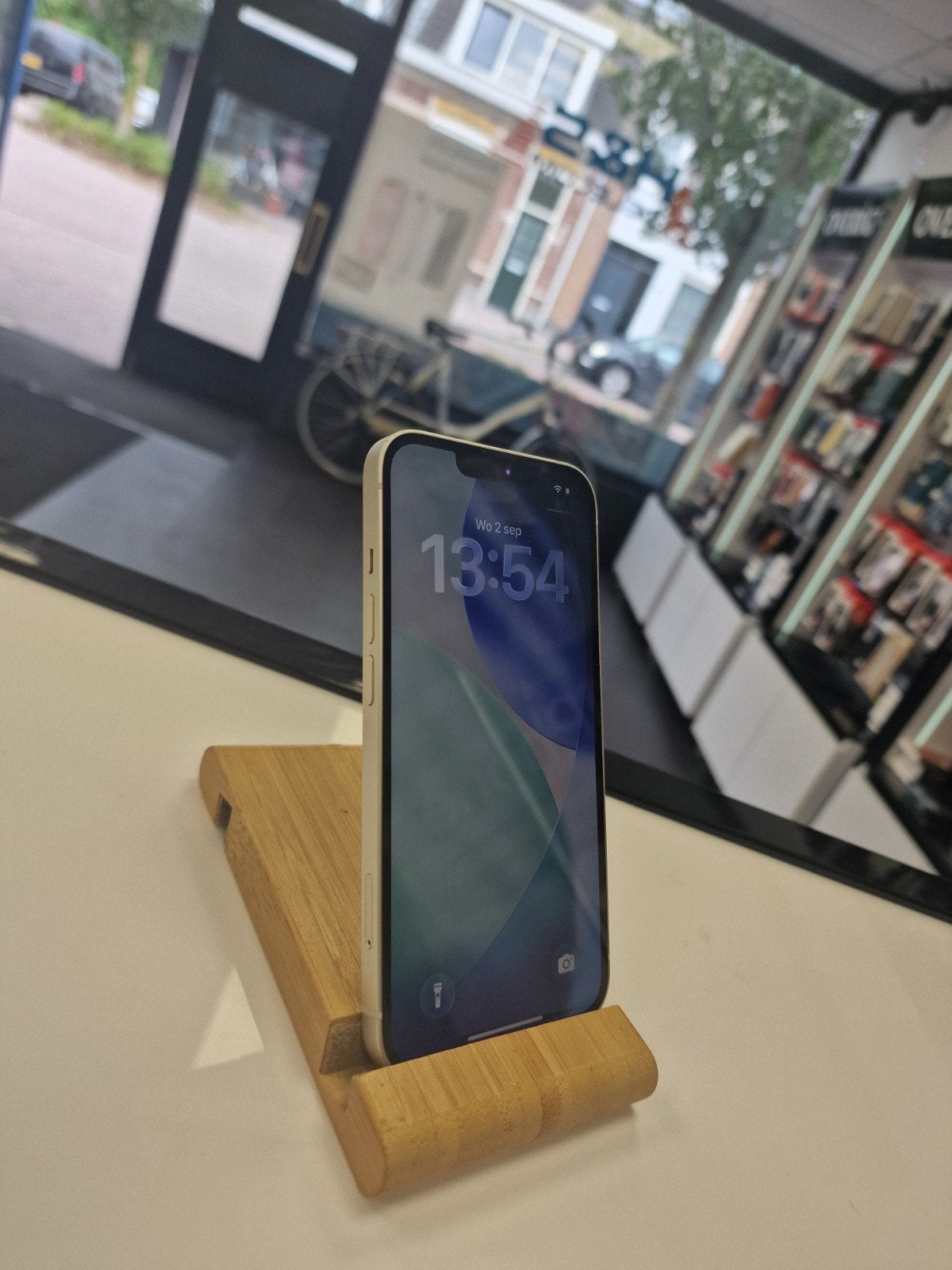 iPhone 13 (256GB)