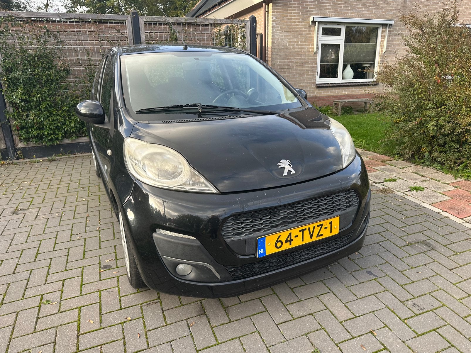 Peugeot 107 1.0 – 5-deurs – AIRCO – APK 30-04-2027 – Zuinig!, Auto's, Voorwielaandrijving, Euro 5, Stof, Zwart