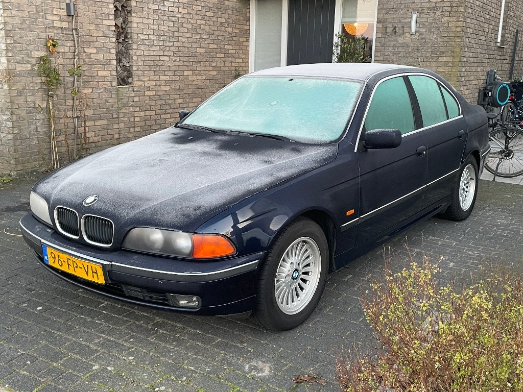 BMW 5-Serie 520i inclusief BMW dakdragers en winterwielen, Auto's, BMW, Automaat, Zwart, Blauw, Particulier
