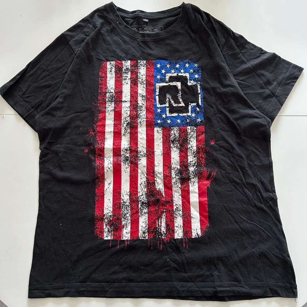 Rammstein T-shirt "We're All Living in Amerika" - Maat XL, Kleding | Heren, T-shirts, Ophalen of Verzenden, Gedragen, Maat 56/58 (XL)
