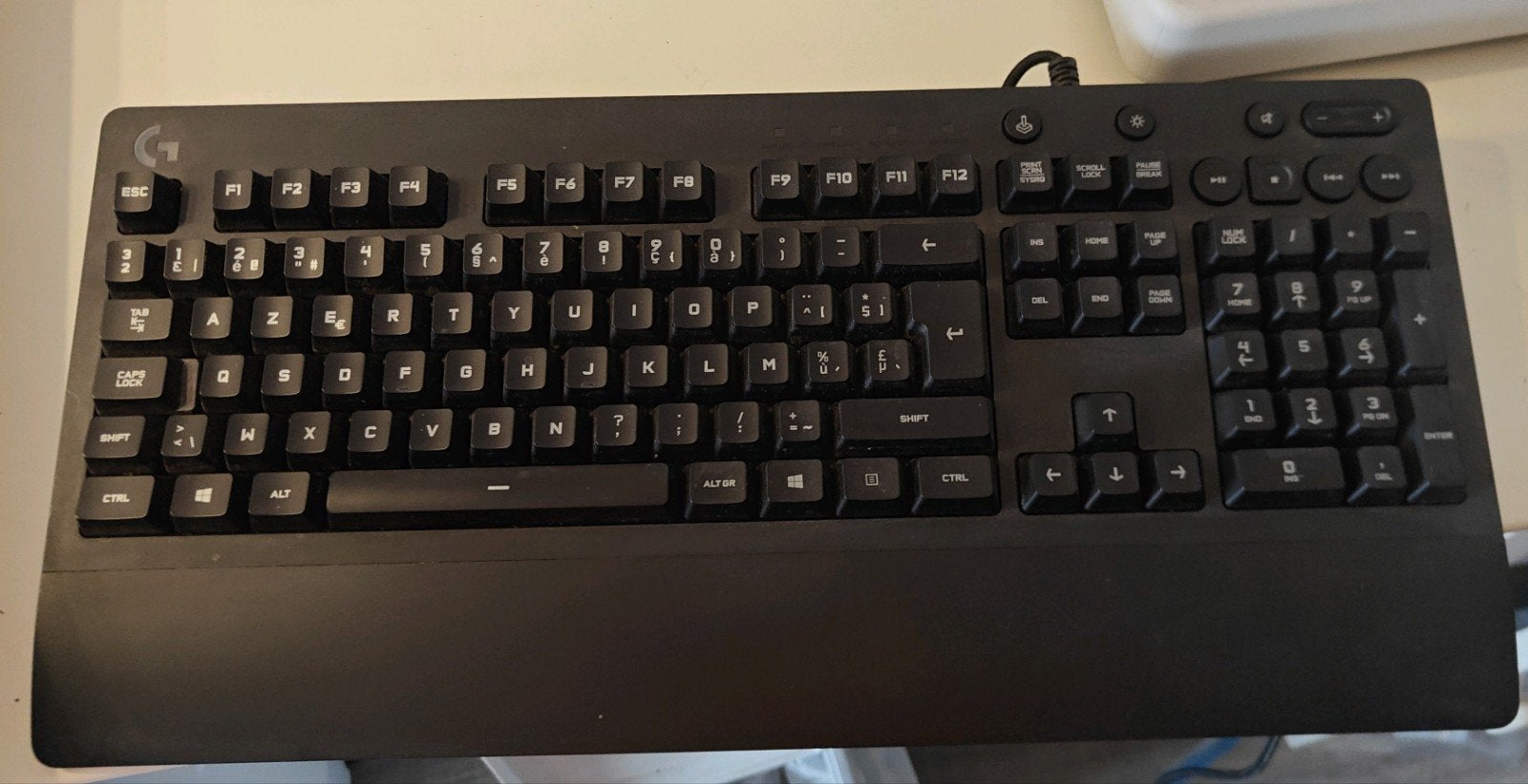 Logitech G213 Azerty USB toetsenbord, Computers en Software, Toetsenborden, Ophalen, Gebruikt, Logitech, Azerty