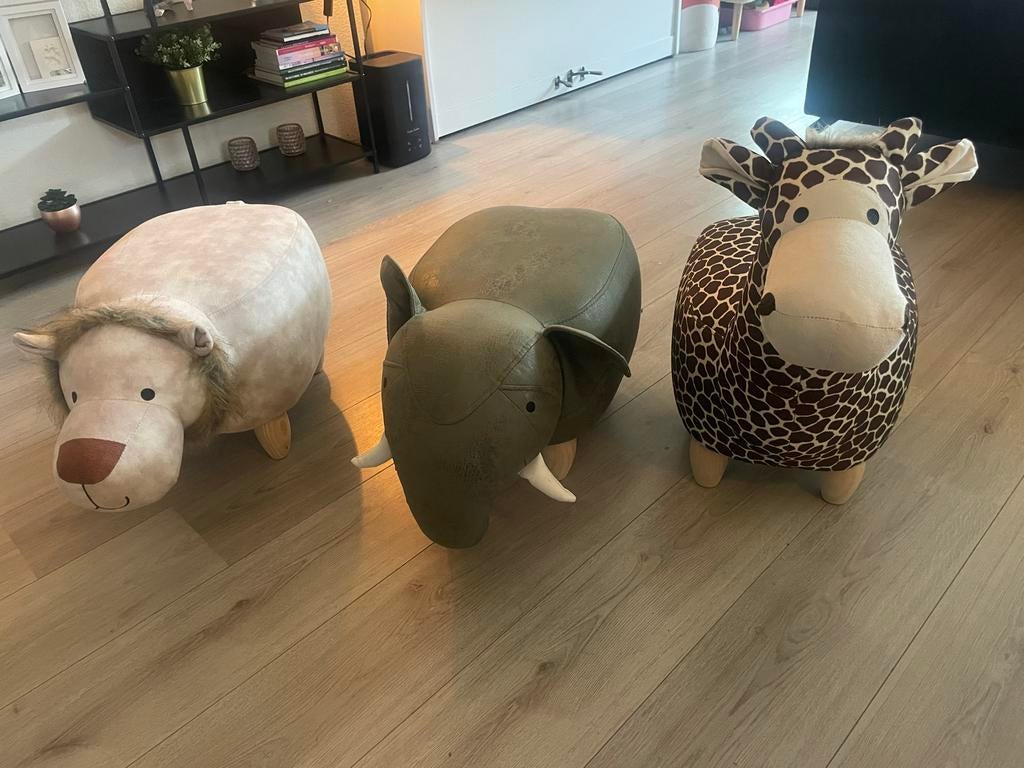 Set van 3 dierenpoefjes: Giraffe, Olifant en Leeuw, Ophalen, Zo goed als nieuw, Stoel(en)