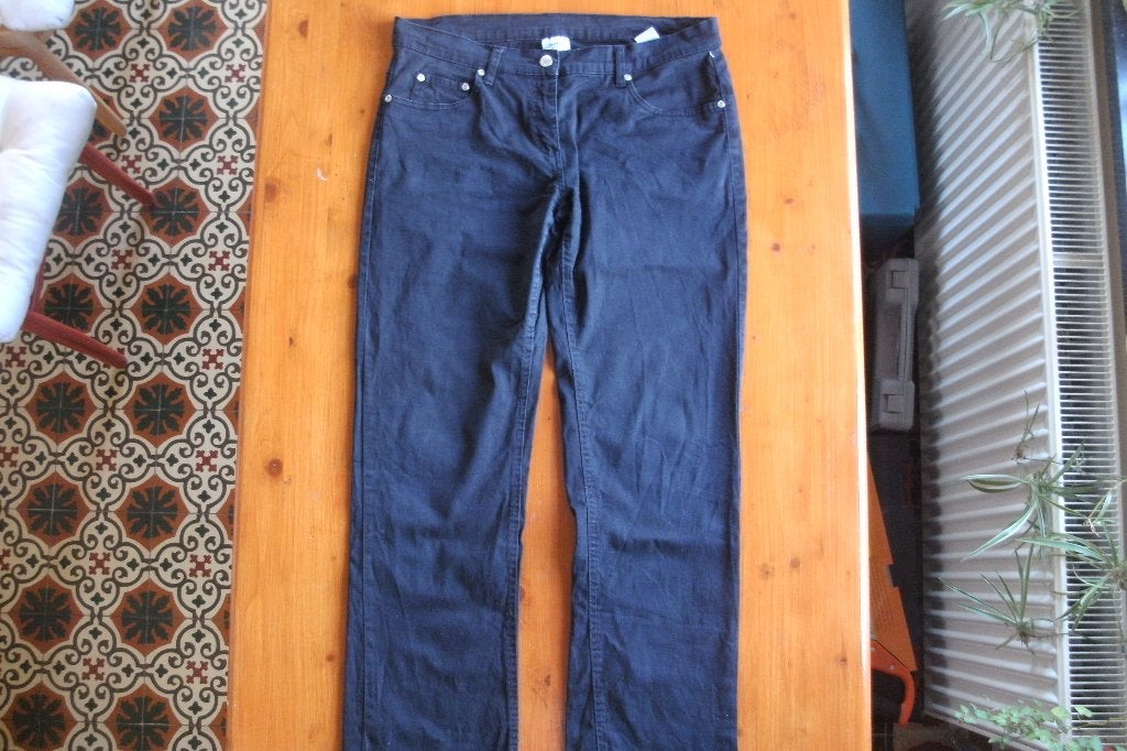 Zwarte lange broek. Merk: Identic. Maat: 42., Zwart, Maat 42/44 (L), Ophalen of Verzenden, Zo goed als nieuw