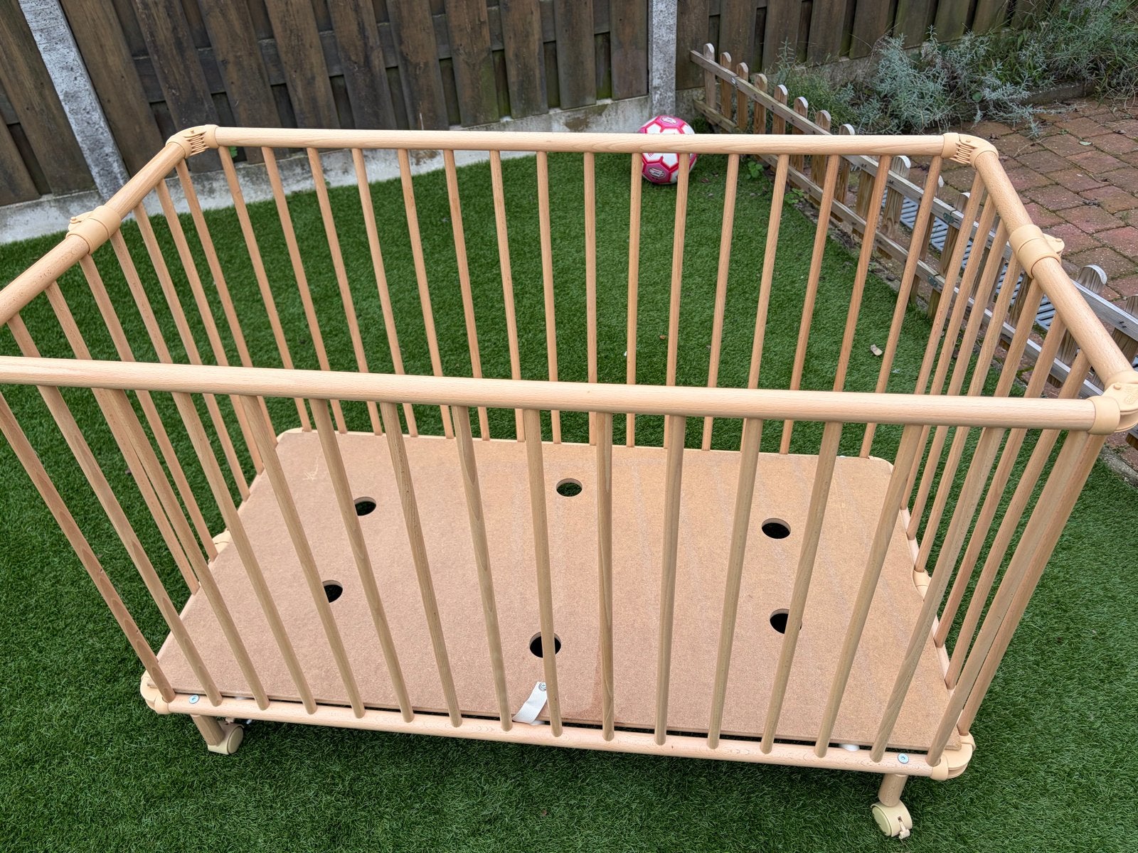 Inklapbare baby/peuter box met wieltjes, Kinderen en Baby's, Ophalen, Zo goed als nieuw, Rechthoekig, In hoogte verstelbaar