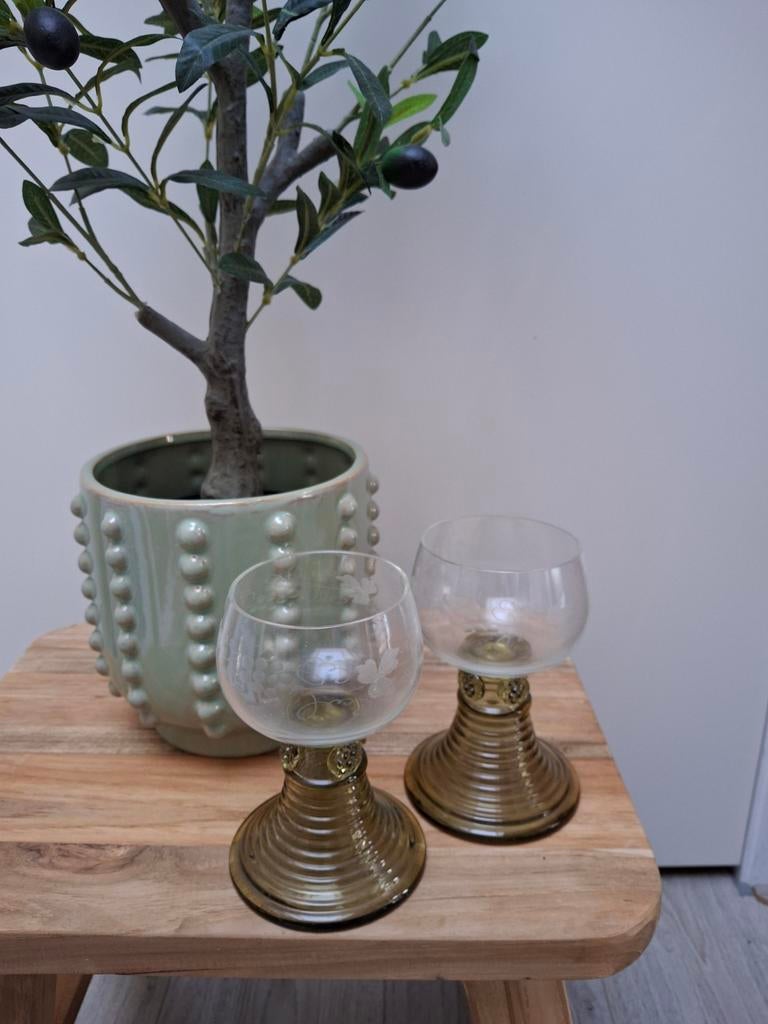 2 Antieke Roemers versierd met druivenranken, Antiek en Kunst, Antiek | Glas en Kristal, Ophalen of Verzenden