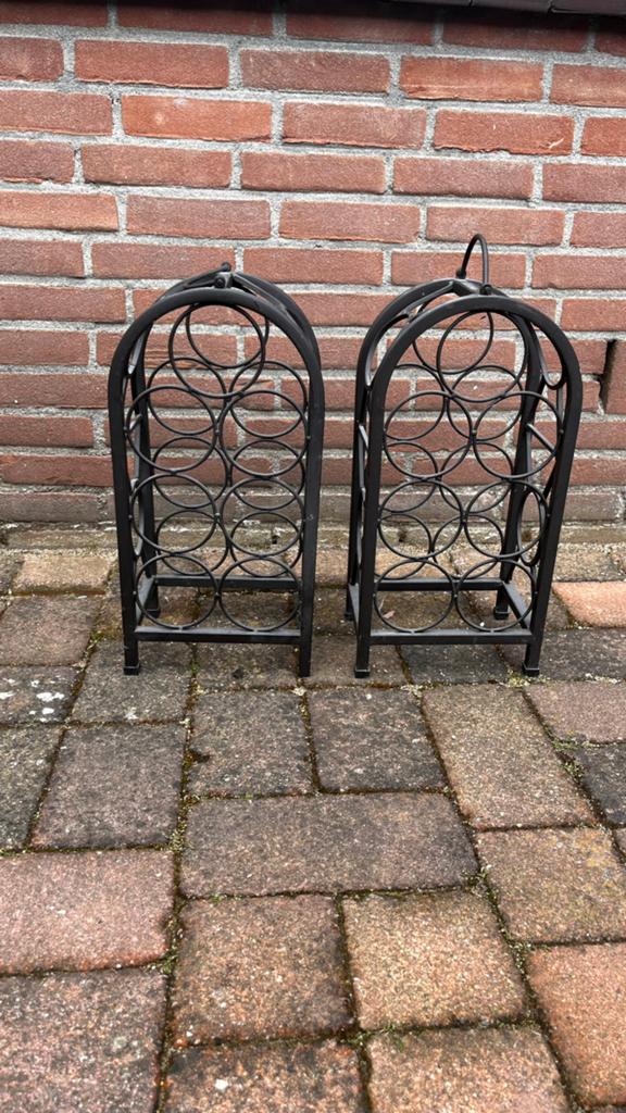 Set van 2 metalen wijnrekken voor 10 flessen per rek, Huis en Inrichting, Woonaccessoires | Wijnrekken, Gebruikt, 50 tot 75 cm