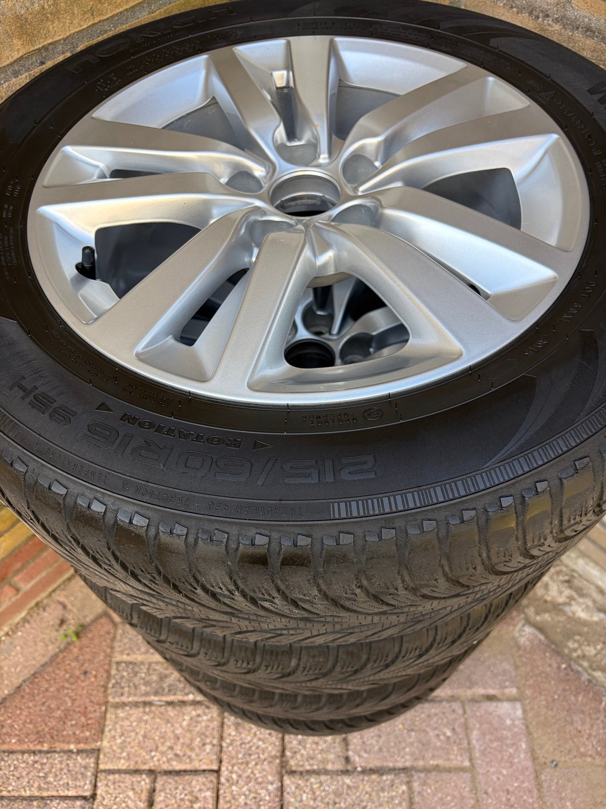 Nokian winterbanden op velg 215/60R16, Ophalen, 16 inch, Banden en Velgen, VL