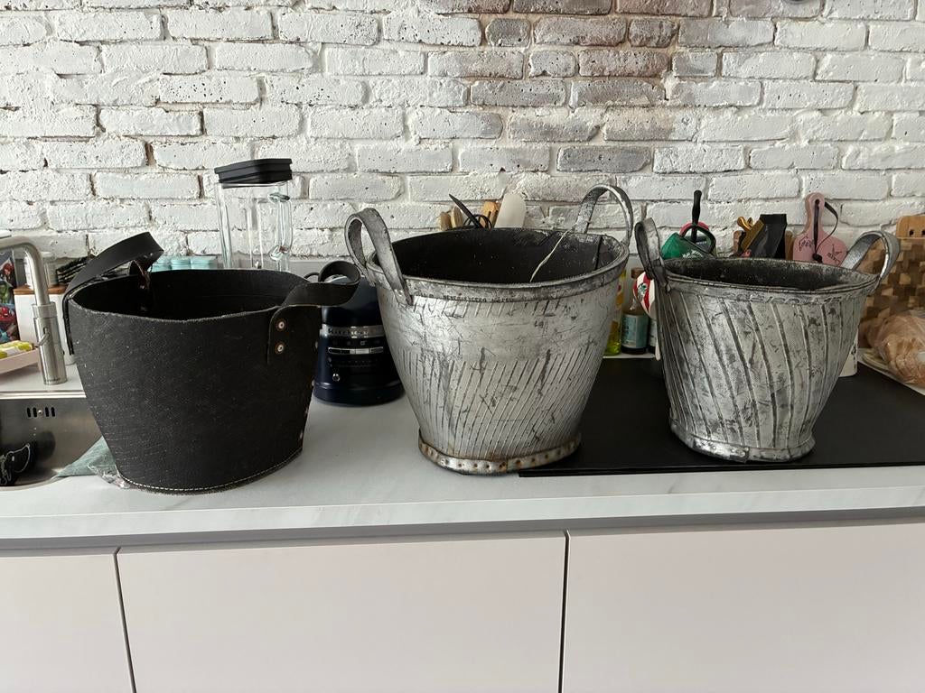 Rubberen manden: zwart, zilver en klein zwart, Huis en Inrichting, Ophalen, Overige materialen, Gebruikt, Mand