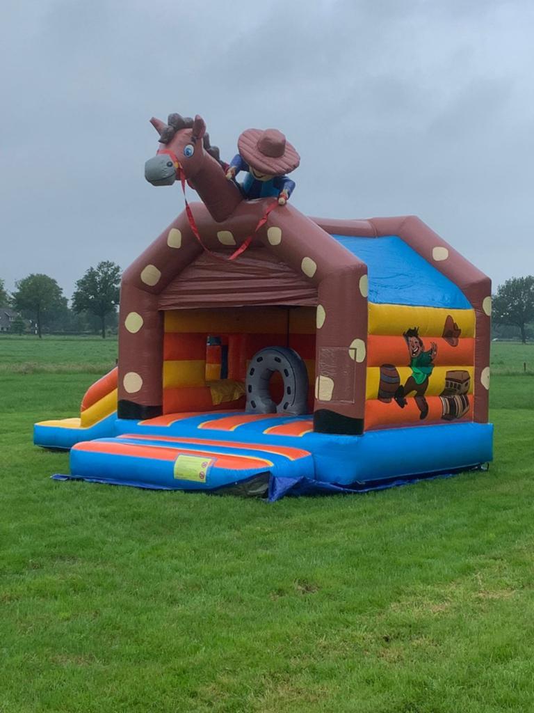 Te huur!!  Opblaasbaar Springkasteel met Glijbaan., Ophalen of Verzenden, Zo goed als nieuw