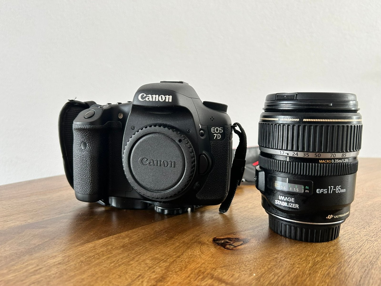 Canon EOS 7D + EF-S 17-85mm IS USM + Cameratas