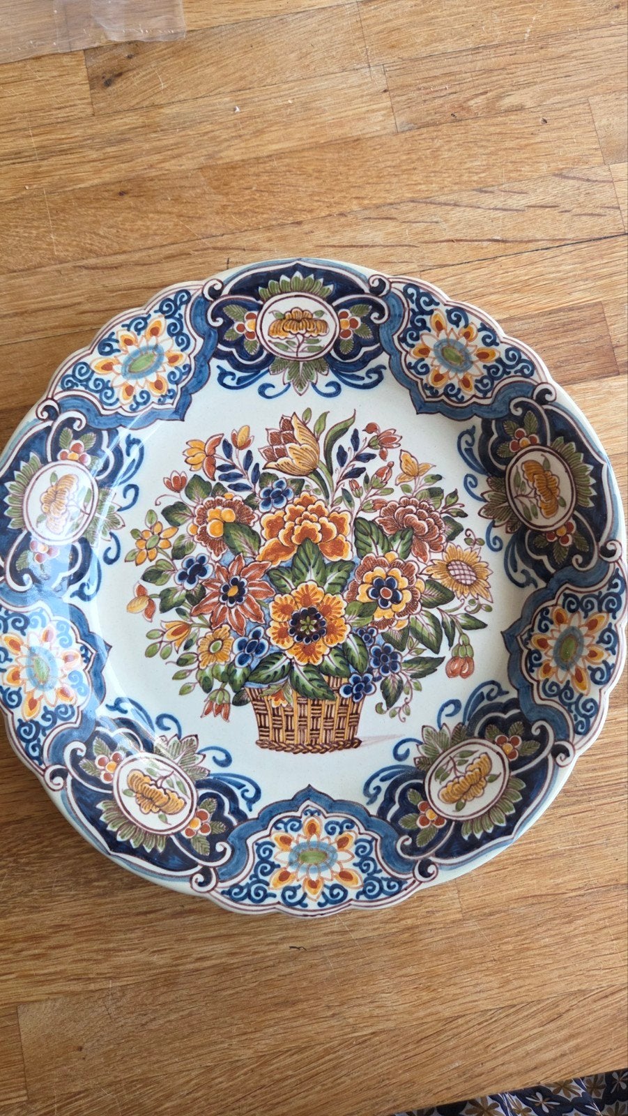 Makkum Aardewerk Wandbord met Bloemenmand, Antiek en Kunst, Ophalen of Verzenden