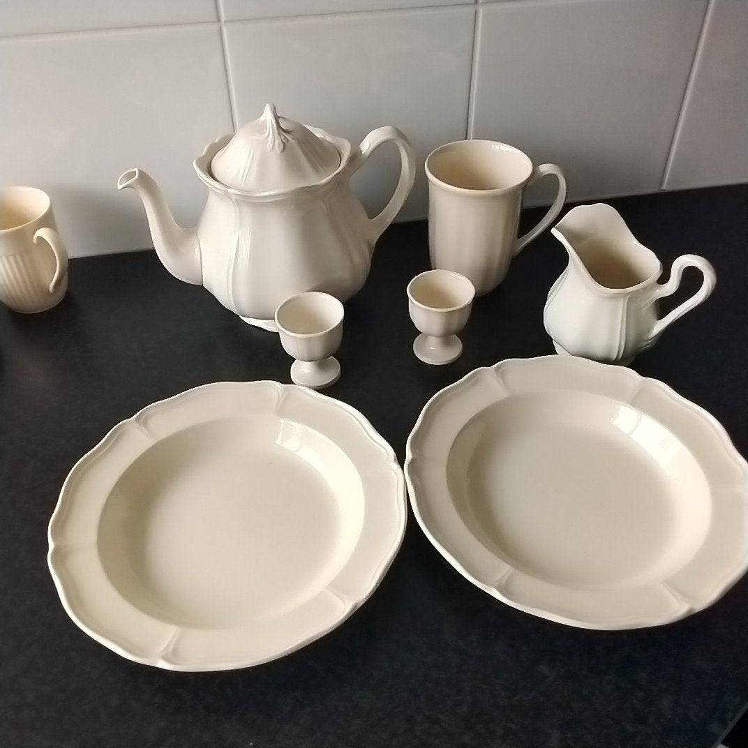 wedgwood  Queen's   ware/shape/ plain, Ophalen of Verzenden, Zo goed als nieuw, Porselein, Bord(en)
