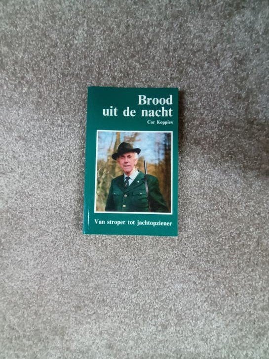 Brood uit de nacht.jagen.jacht.natuur.stropen.jagd.stroperij, Ophalen of Verzenden, Gelezen, Natuur algemeen, Cor Koppies